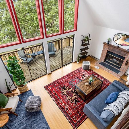 Modern Chalet Cabin W Hot Tub, Deck&Grill, & Wifi! 인우드 외부 사진