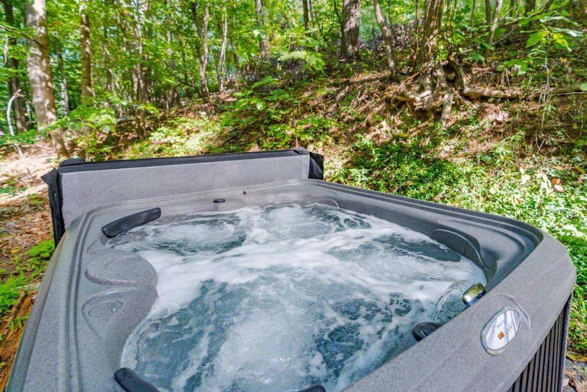 Modern Chalet Cabin W Hot Tub, Deck&Grill, & Wifi! 인우드 외부 사진