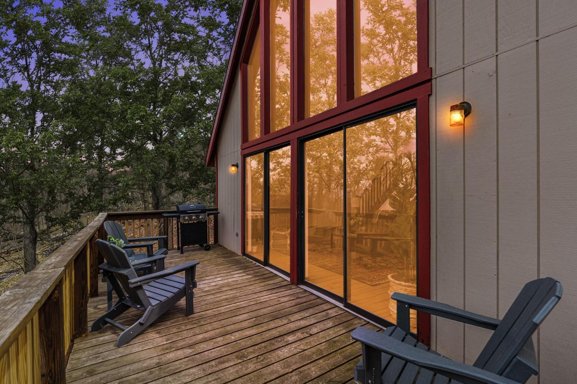 Modern Chalet Cabin W Hot Tub, Deck&Grill, & Wifi! 인우드 외부 사진