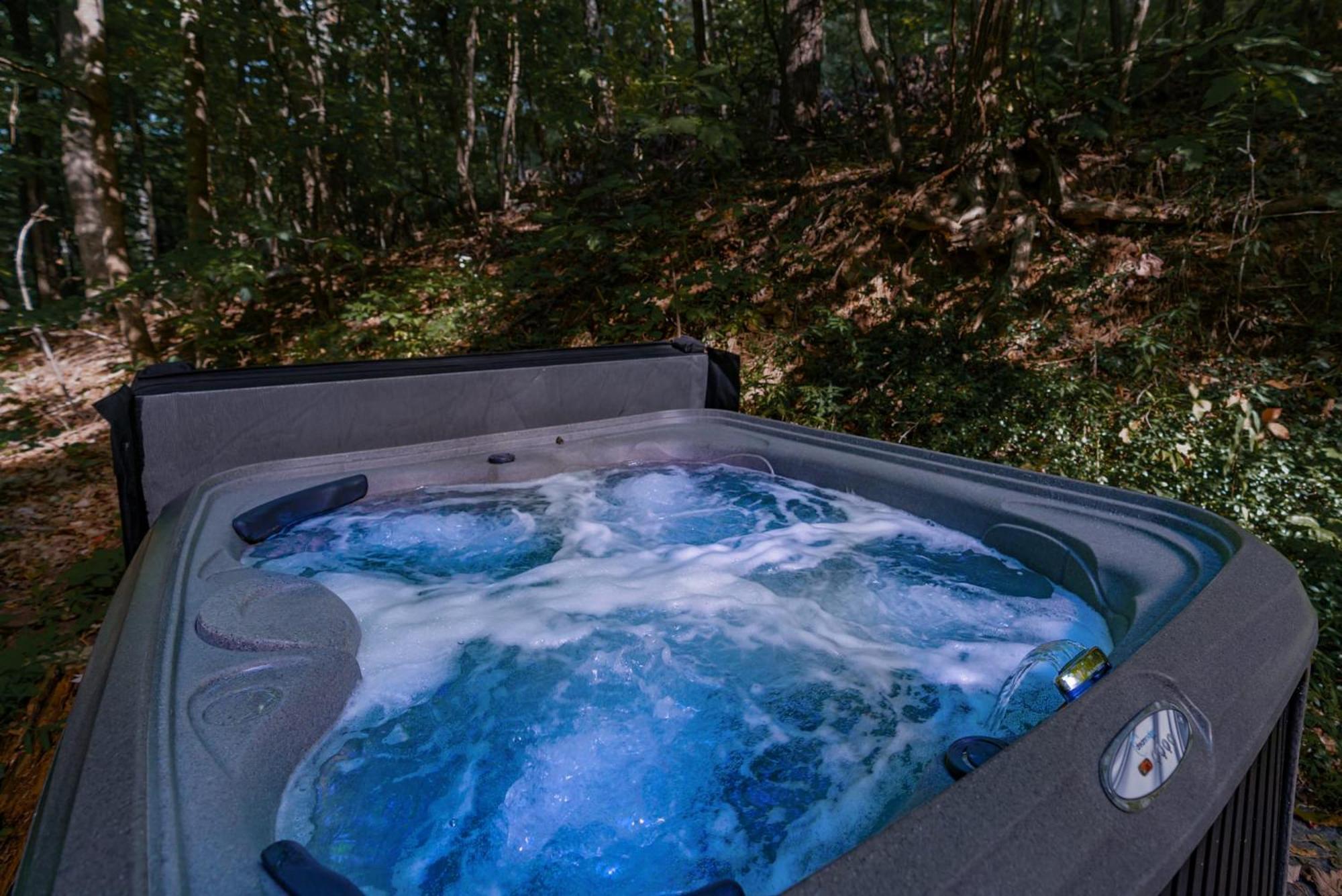 Modern Chalet Cabin W Hot Tub, Deck&Grill, & Wifi! 인우드 외부 사진