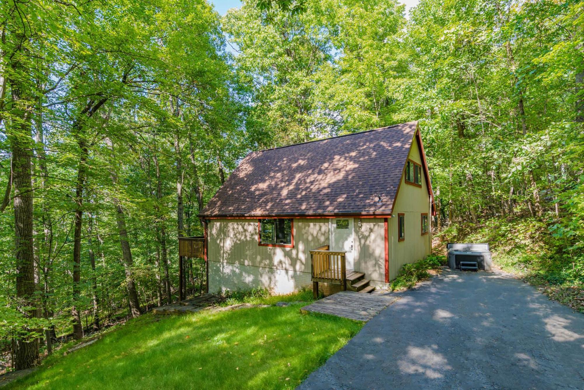 Modern Chalet Cabin W Hot Tub, Deck&Grill, & Wifi! 인우드 외부 사진